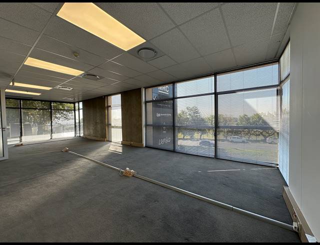 512M² OFFICE TO LET IN SANDHURST